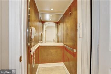 MCLEAN CREST - Residential Lease