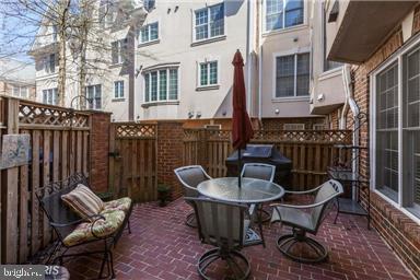 MCLEAN CREST - Residential Lease