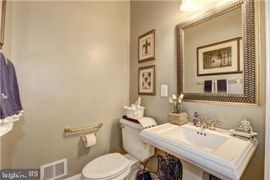 MCLEAN CREST - Residential Lease