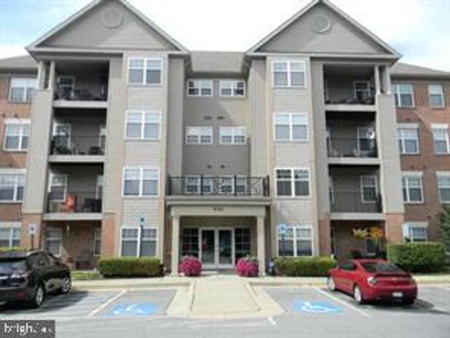 Back on the Market.   Well Maintained 2 Bedroom, 2 Full Bath Condominium  w/Assigned Underground Parking Garage.  Enjoy Lounging out back in your private 12ft balcony and entertaining in the Huge Gorgeous Kit w/42" cabinets, Island & Stainless Steel Appliances,  Hdwd Floors in Kit & Foyer.  There is a Den/office off foyer.  Huge LR & Separate DR.  The King-sized MBR has a Huge Walk-in Closet & Masterbath!   The Hall bath has a 10x10 Jacuzzi Tub. The incredible Storage/Laundry room is 21x9. This Unit also  has Crown Molding, Bay Window, Recessed lites! Come See it to Believe it!  Just Pack your Things and Move Right in!