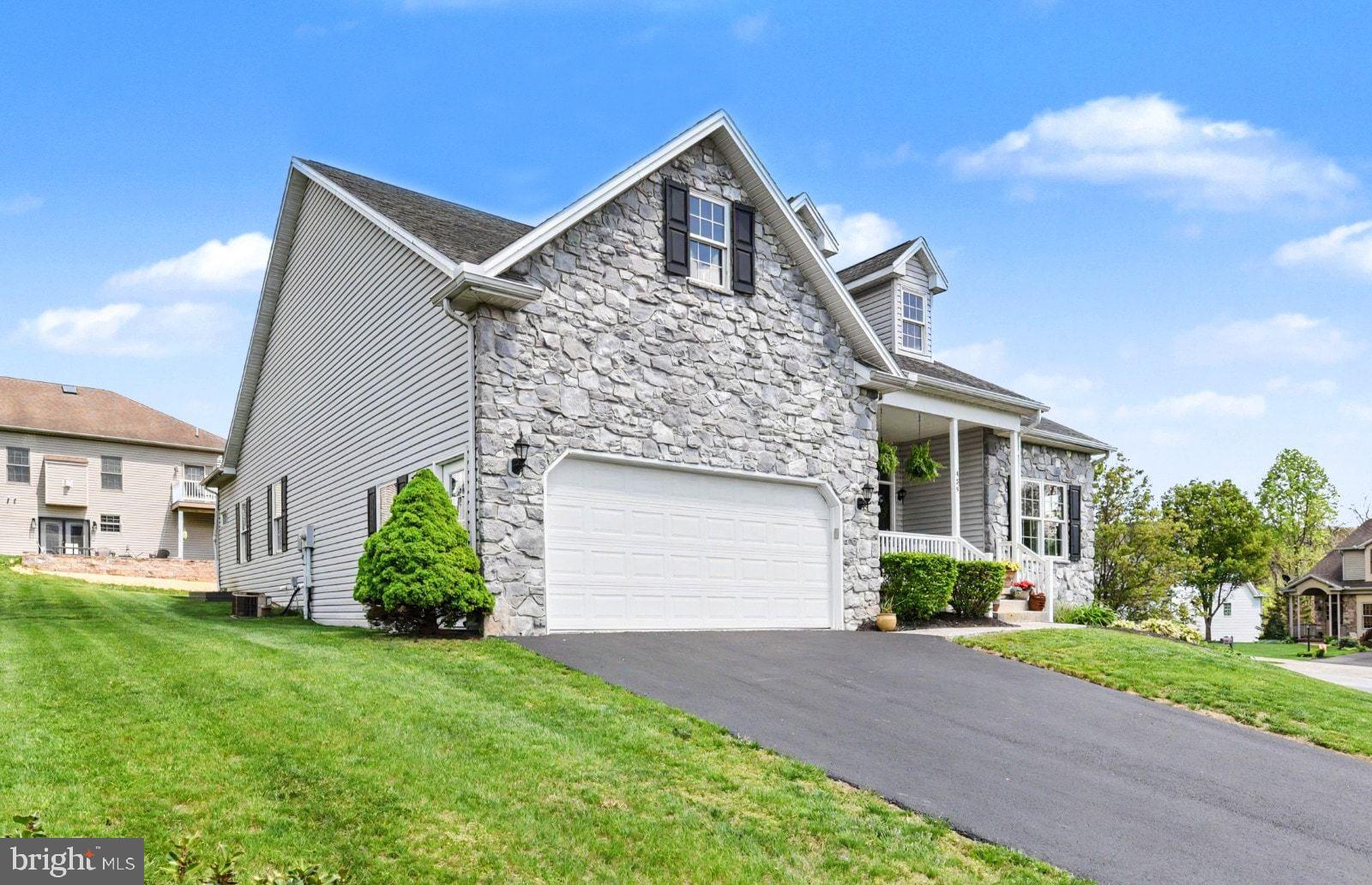 439 WOODLAND DRIVE