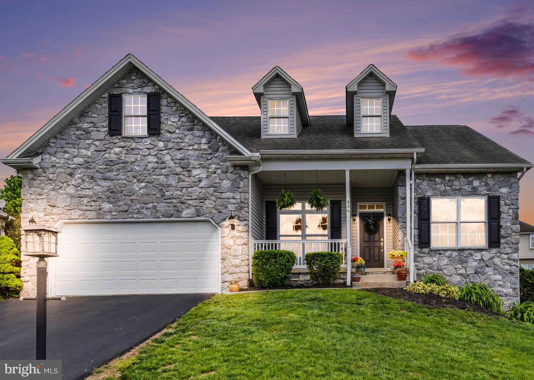 439 WOODLAND DRIVE