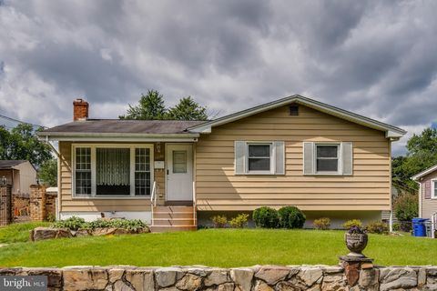 Photo of 13330 Turkey Branch Parkway, ROCKVILLE, MD 20853 (MLS # MDMC2202118)