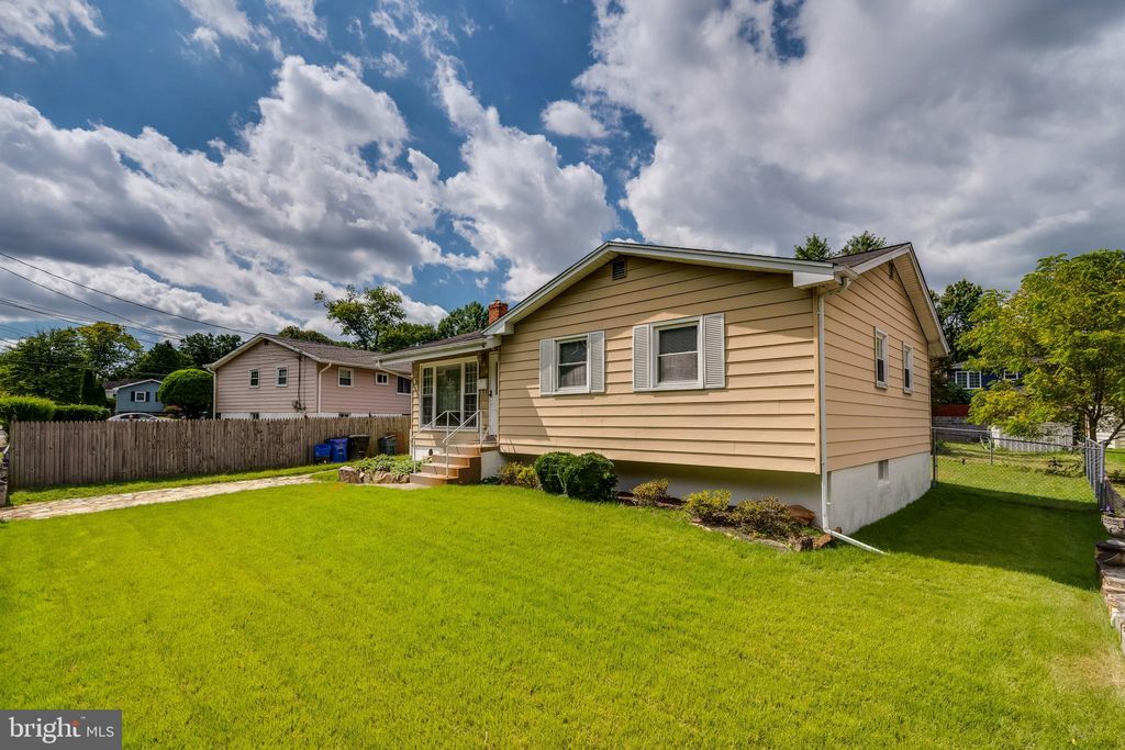 Photo of 13330 Turkey Branch Parkway, ROCKVILLE, MD 20853 (MLS # MDMC2202118)