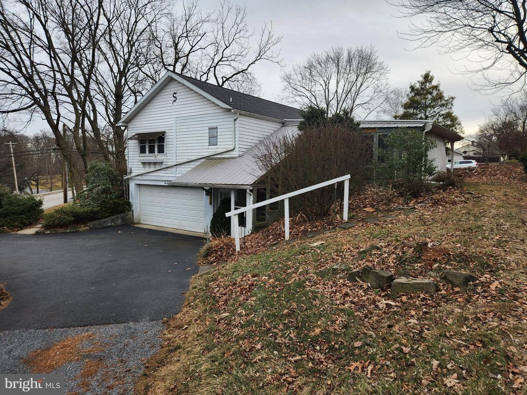 Photo of 600 Park Hill Drive, MANHEIM, PA 17545 (MLS # PALA2082190)