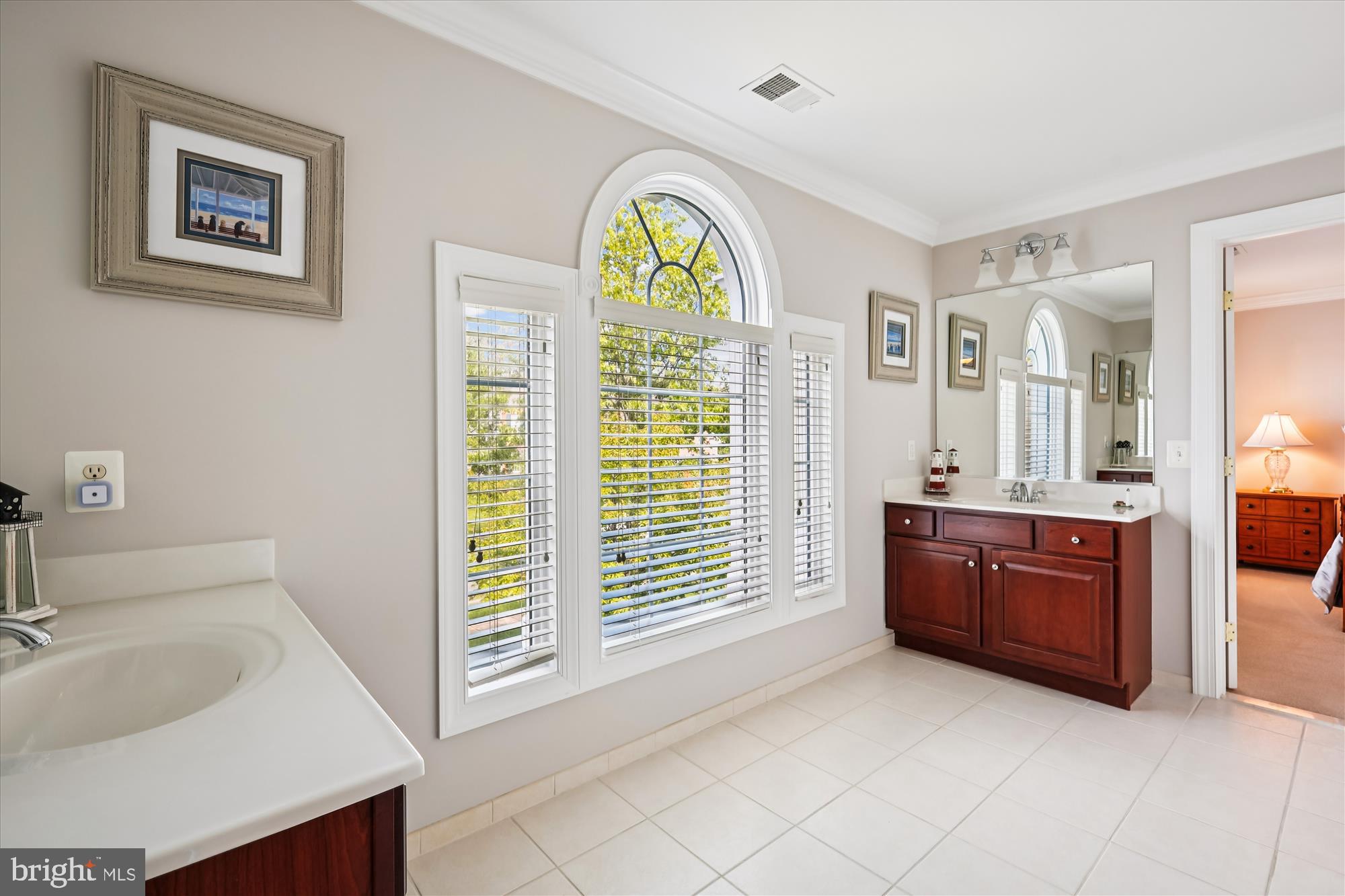 COLONIAL MANOR - Residential