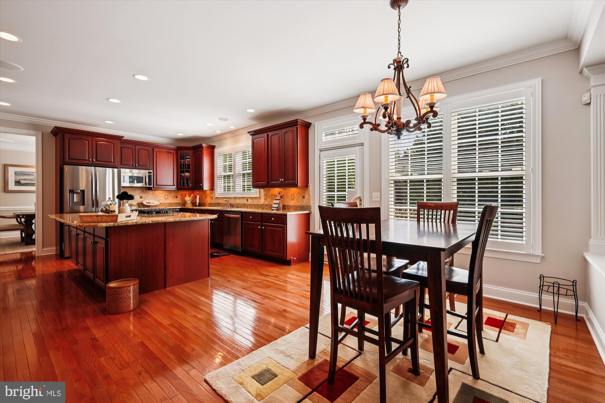 COLONIAL MANOR - Residential