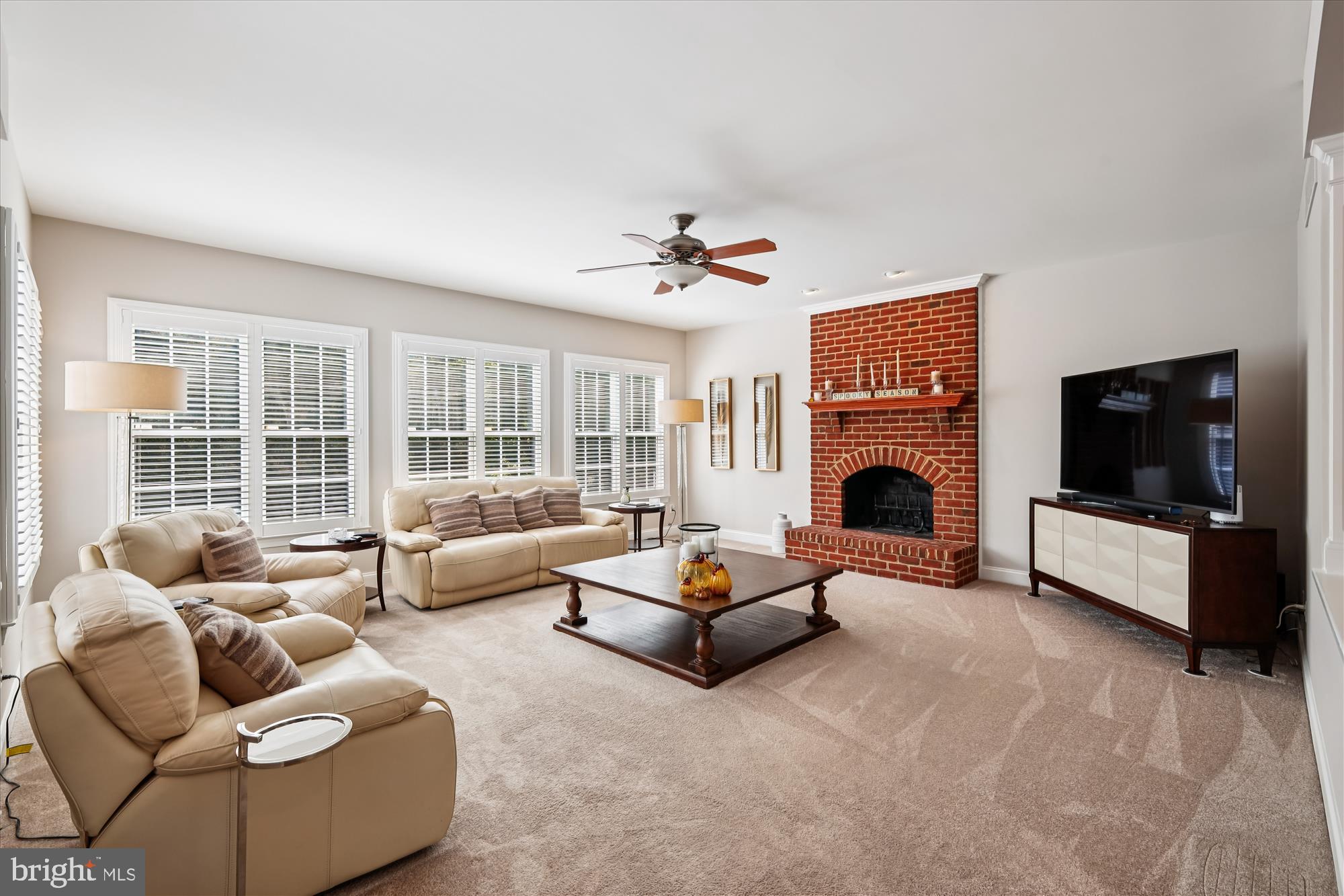 COLONIAL MANOR - Residential