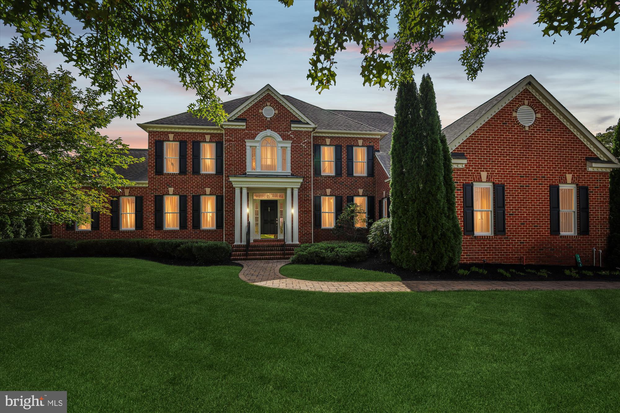 COLONIAL MANOR - Residential