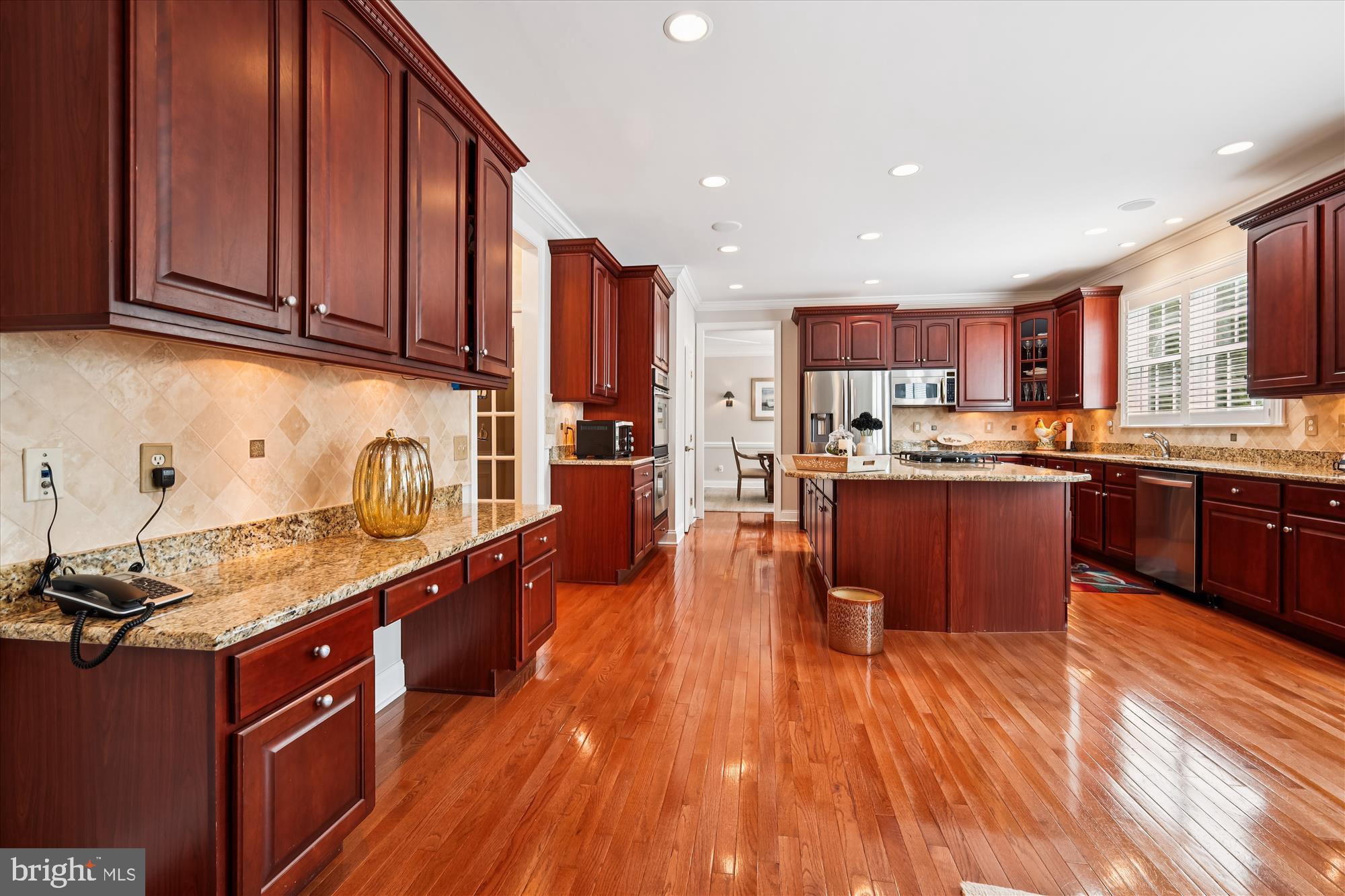 COLONIAL MANOR - Residential