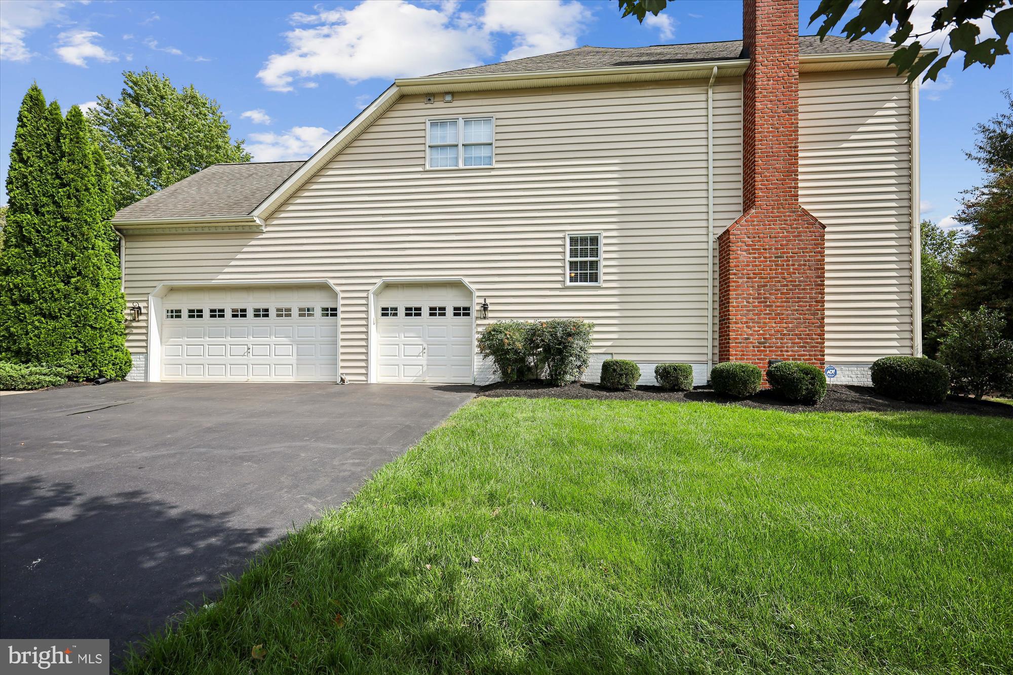 COLONIAL MANOR - Residential