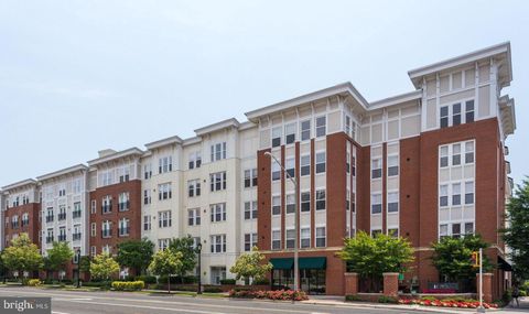 Photo of 2655 Prosperity Avenue #109, FAIRFAX, VA 22031 (MLS # VAFX2309856)