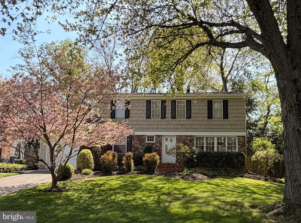 Photo of 206 Croyden Drive, CHERRY HILL, NJ 08003 (MLS # NJCD2116000)