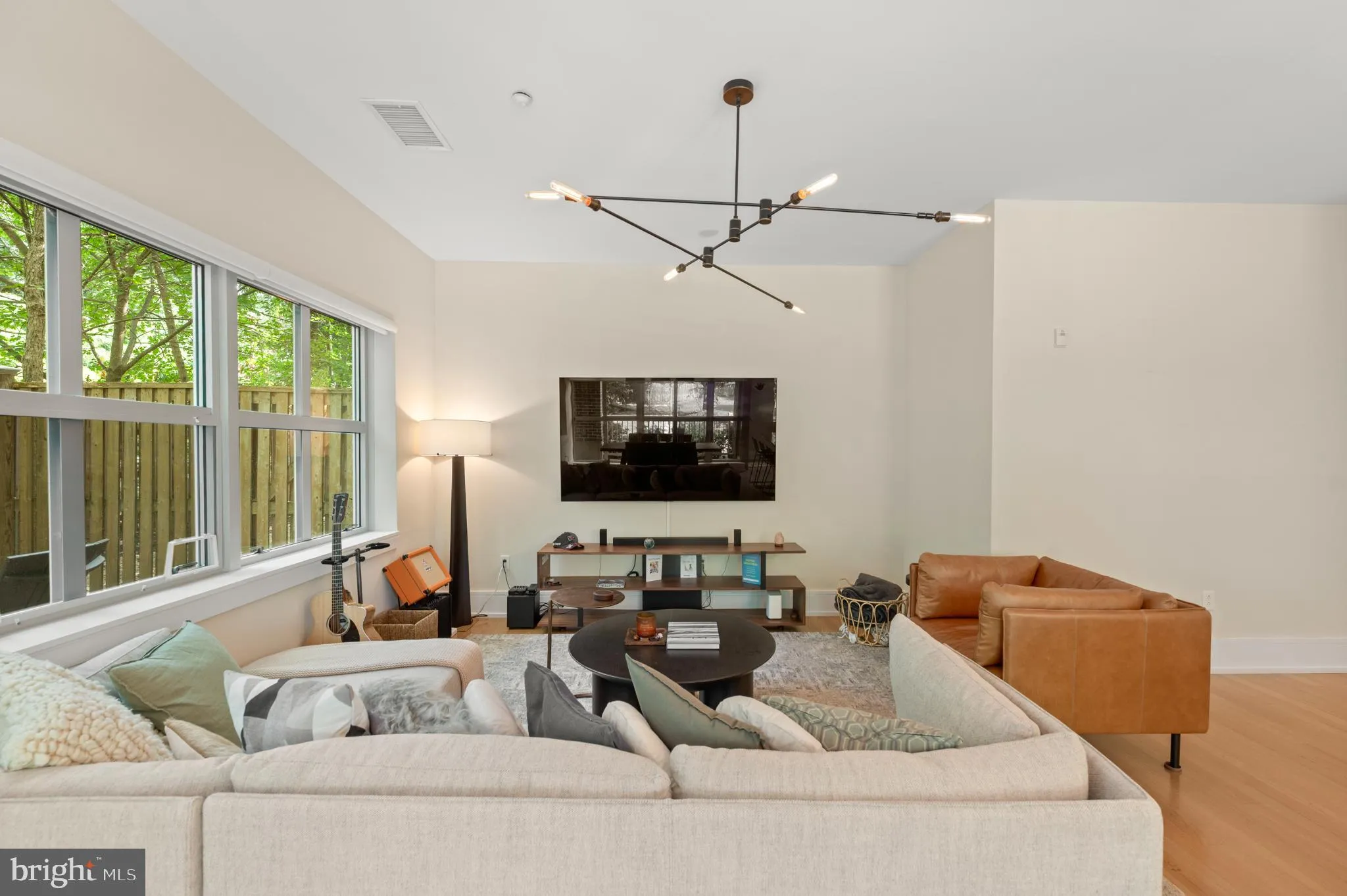 Wayne, Pennsylvania 19087, United States, 2 Bedrooms Bedrooms, ,2 BathroomsBathrooms,Residential,Active,215945