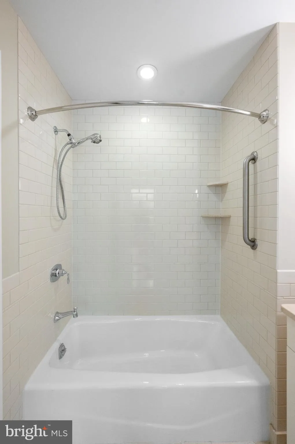 Wayne, Pennsylvania 19087, United States, 2 Bedrooms Bedrooms, ,2 BathroomsBathrooms,Residential,Active,215945