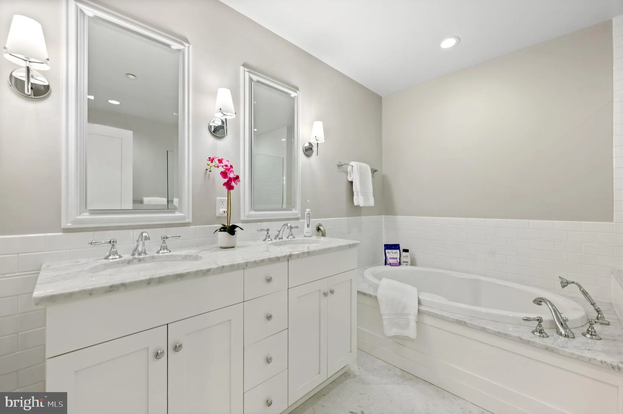 Wayne, Pennsylvania 19087, United States, 2 Bedrooms Bedrooms, ,2 BathroomsBathrooms,Residential,Active,215945