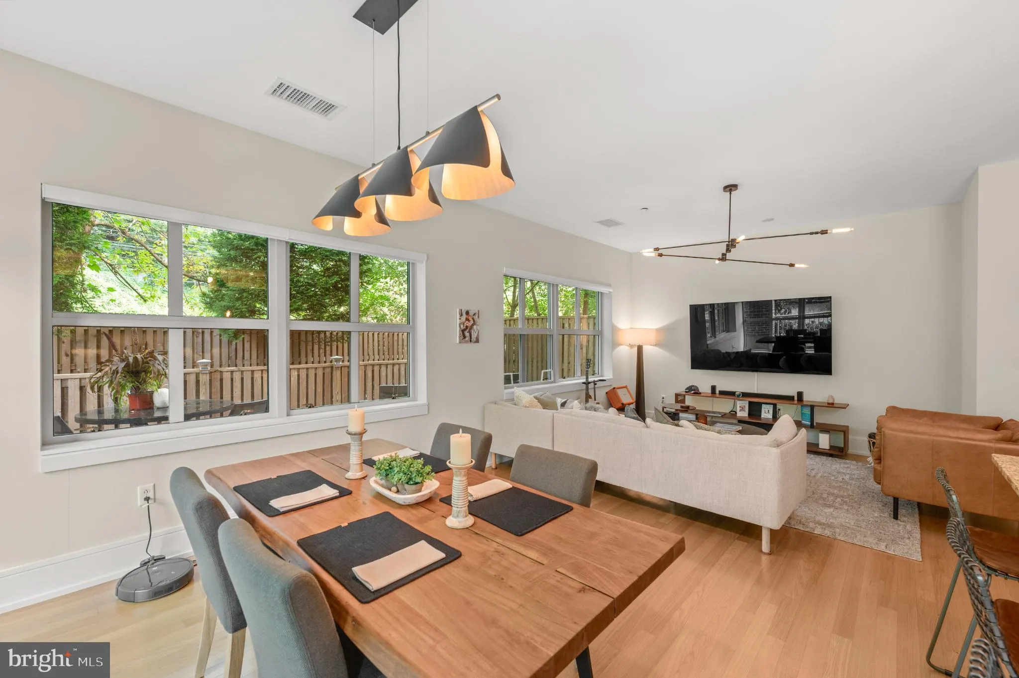 Wayne, Pennsylvania 19087, United States, 2 Bedrooms Bedrooms, ,2 BathroomsBathrooms,Residential,Active,215945