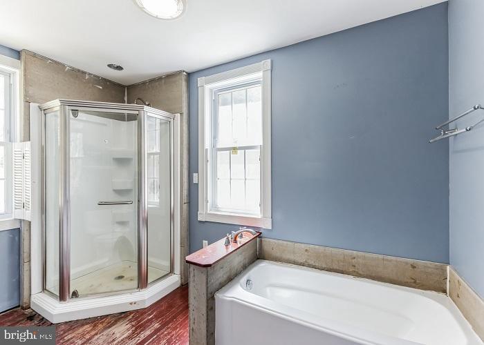 MIDDLE RIVER - Residential