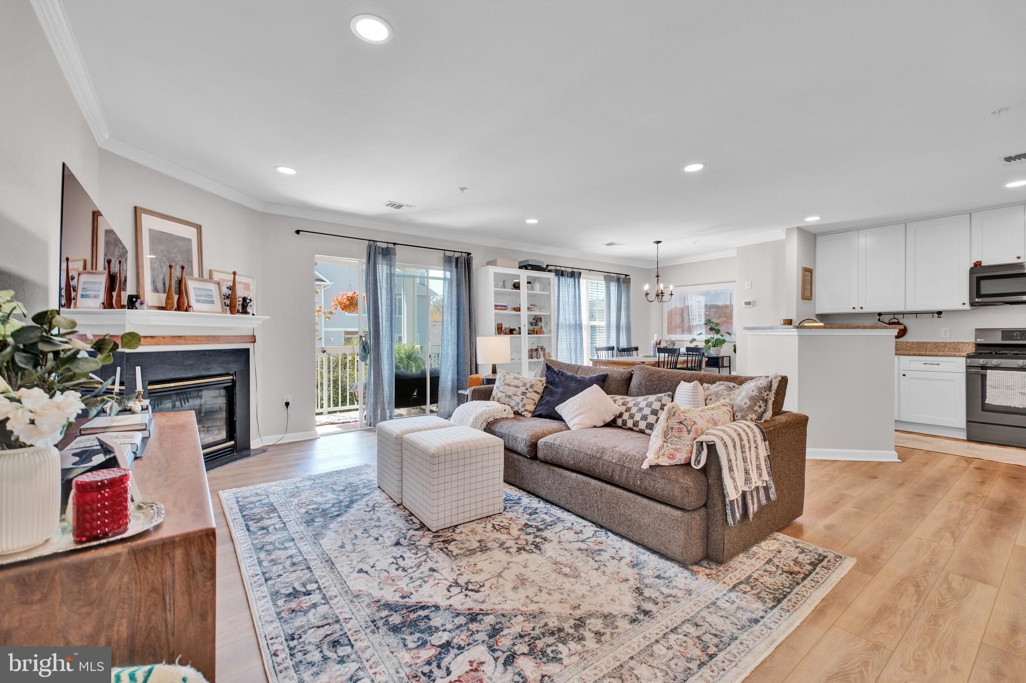 4527 SUPERIOR SQUARE