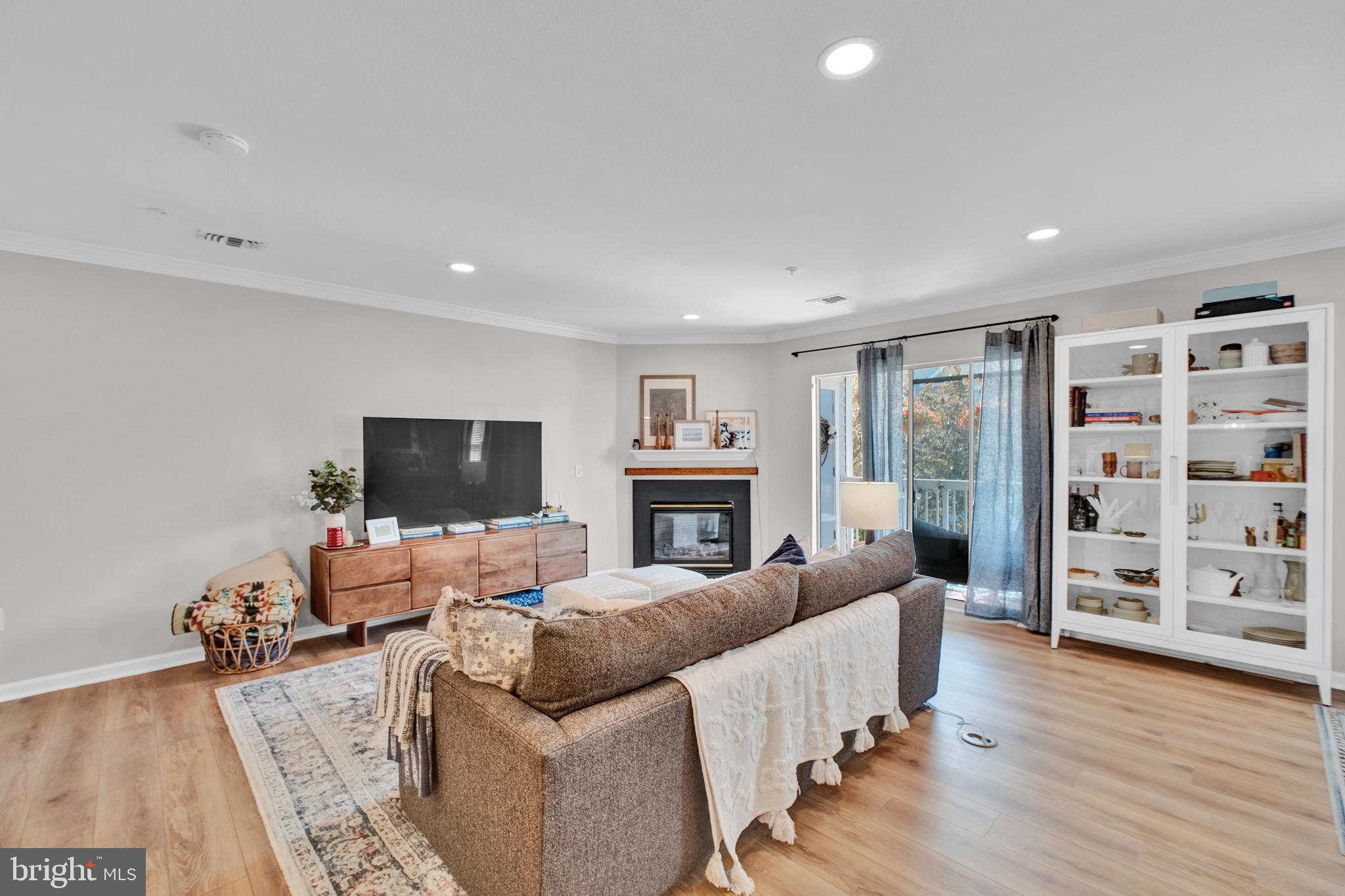 4527 SUPERIOR SQUARE