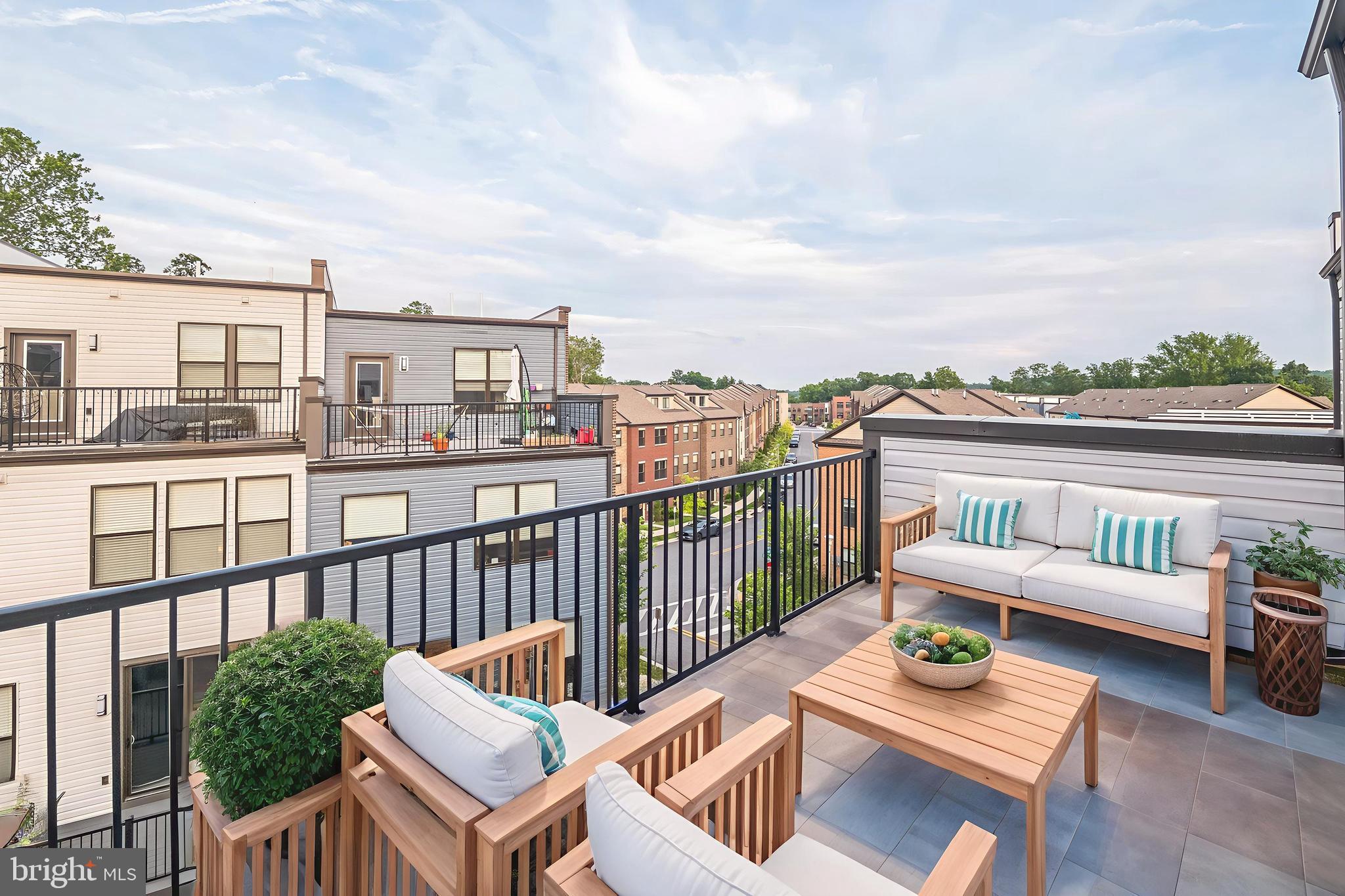 MEDFIELD - Residential