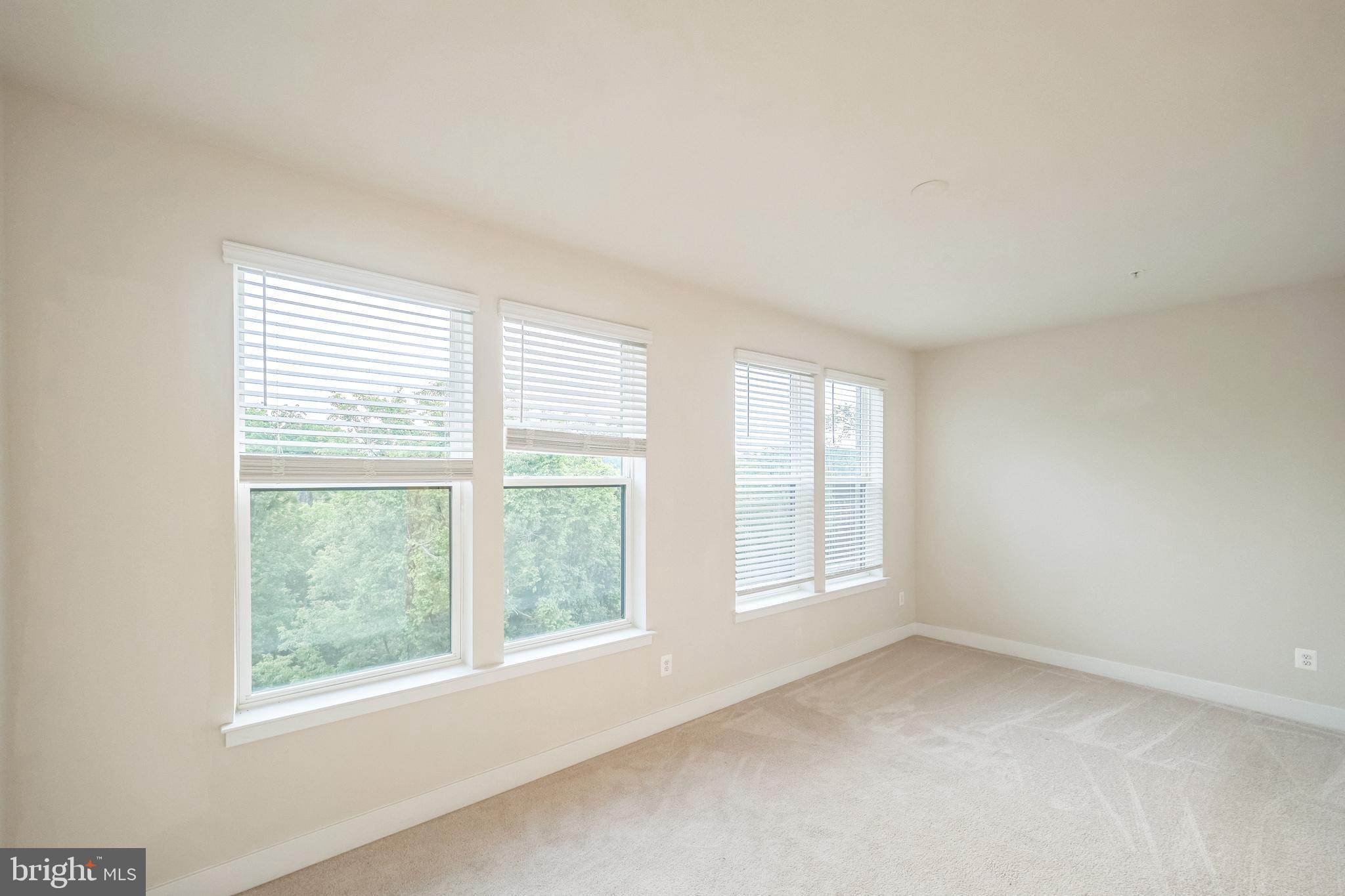 MEDFIELD - Residential