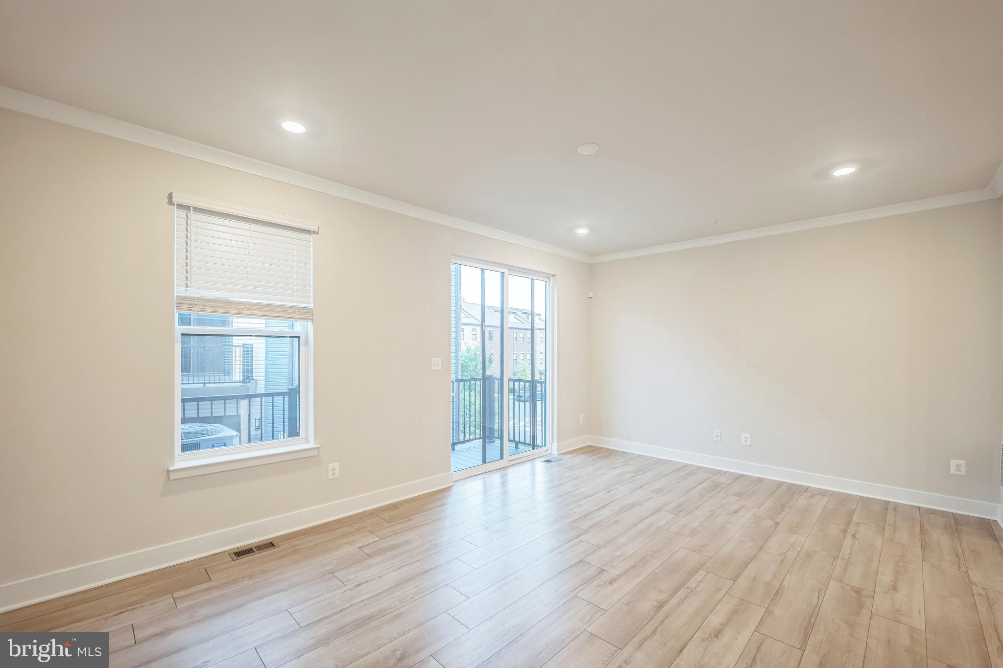MEDFIELD - Residential