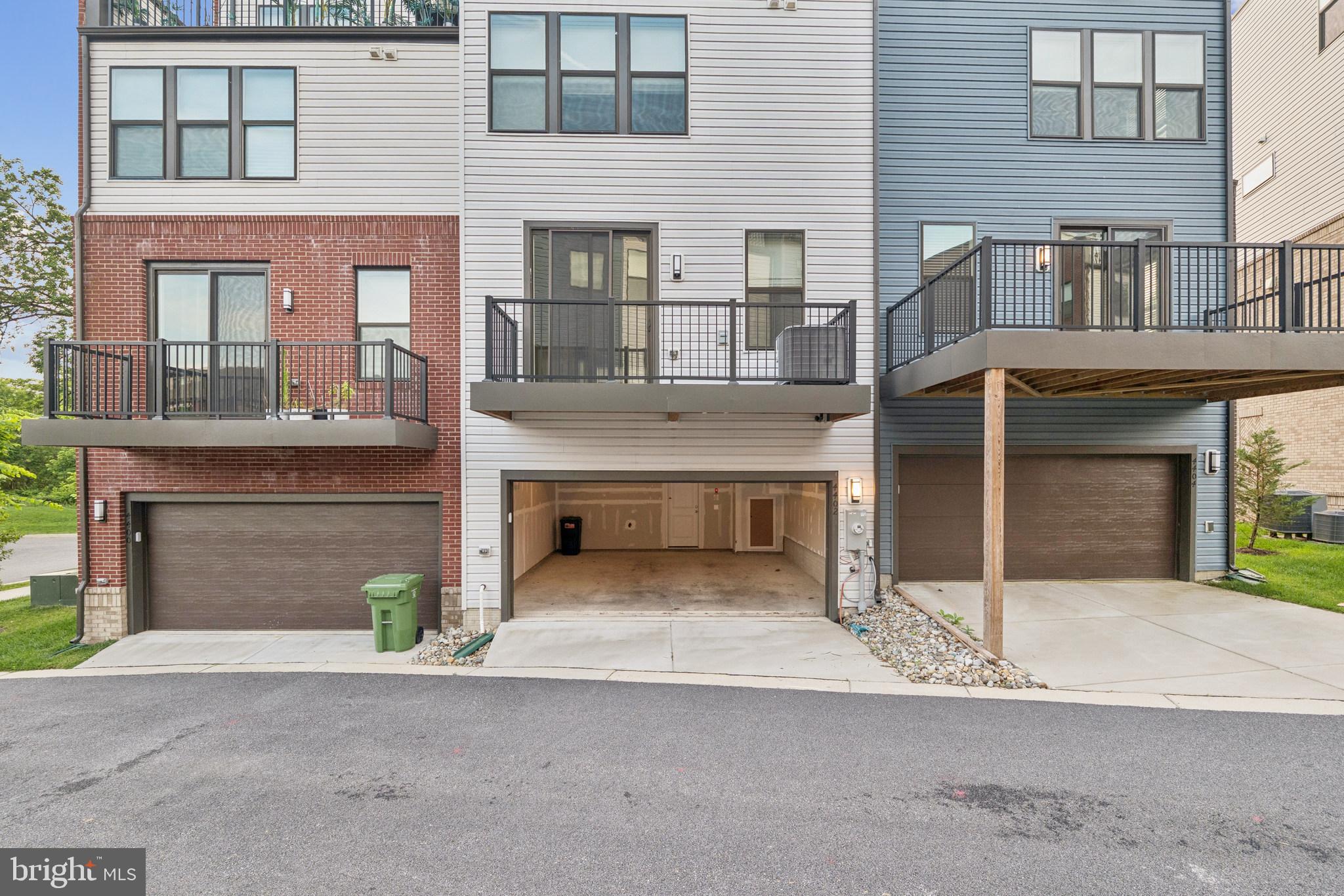 MEDFIELD - Residential