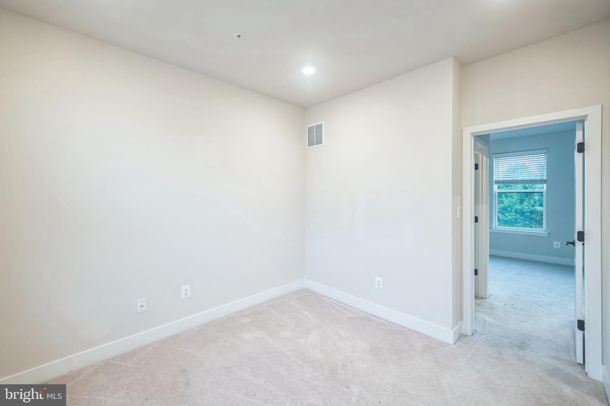 MEDFIELD - Residential