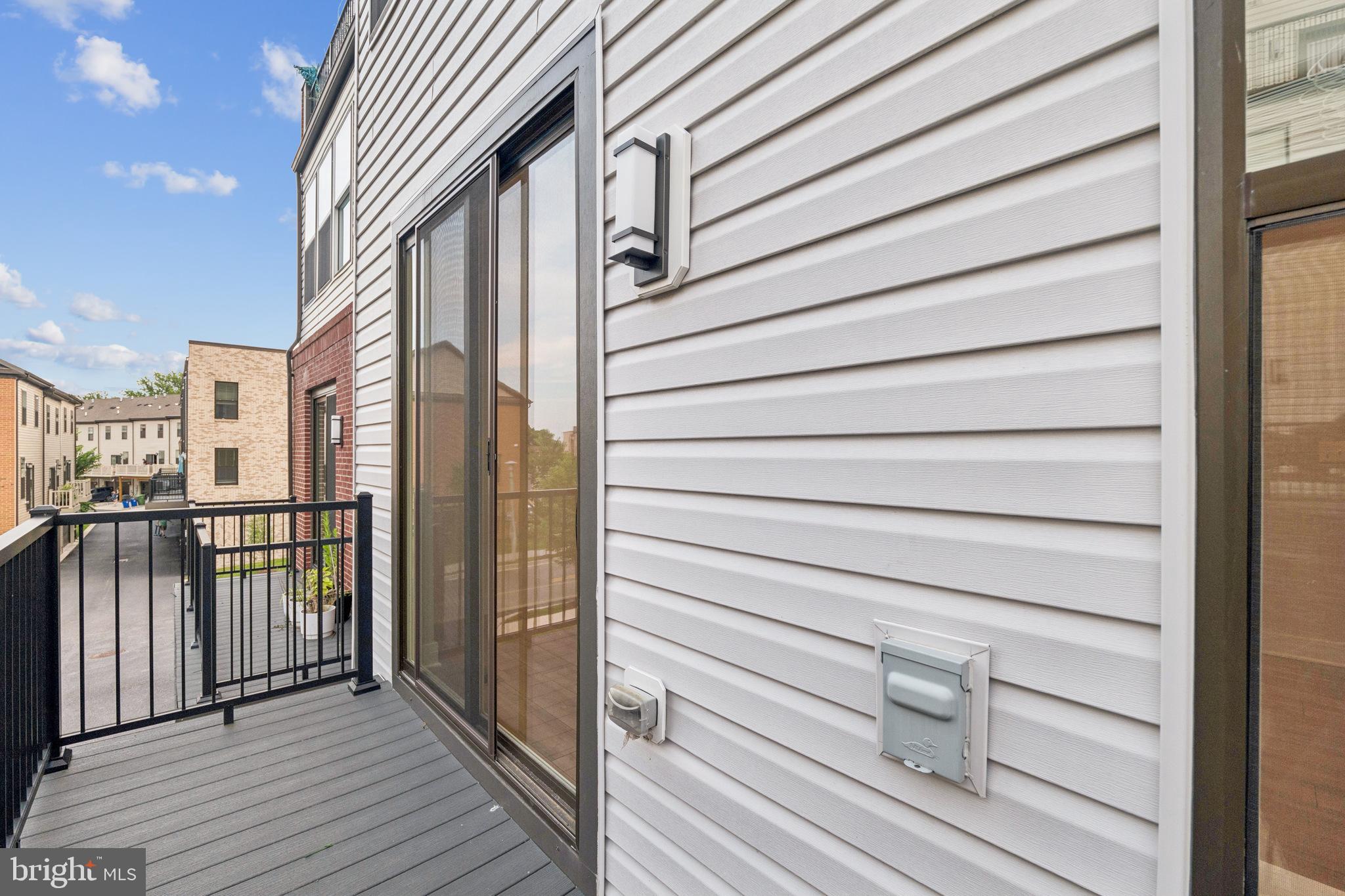 MEDFIELD - Residential