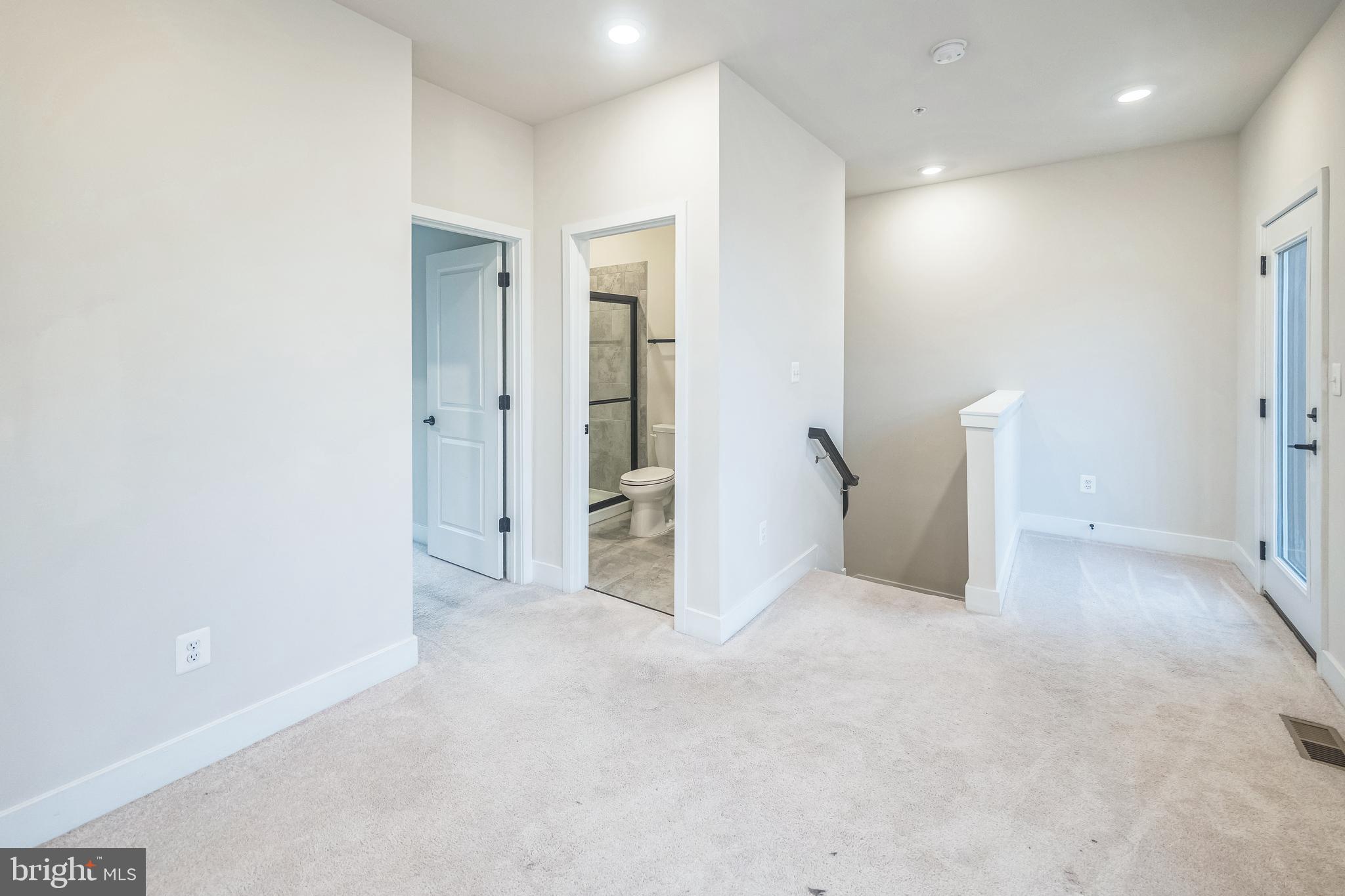 MEDFIELD - Residential