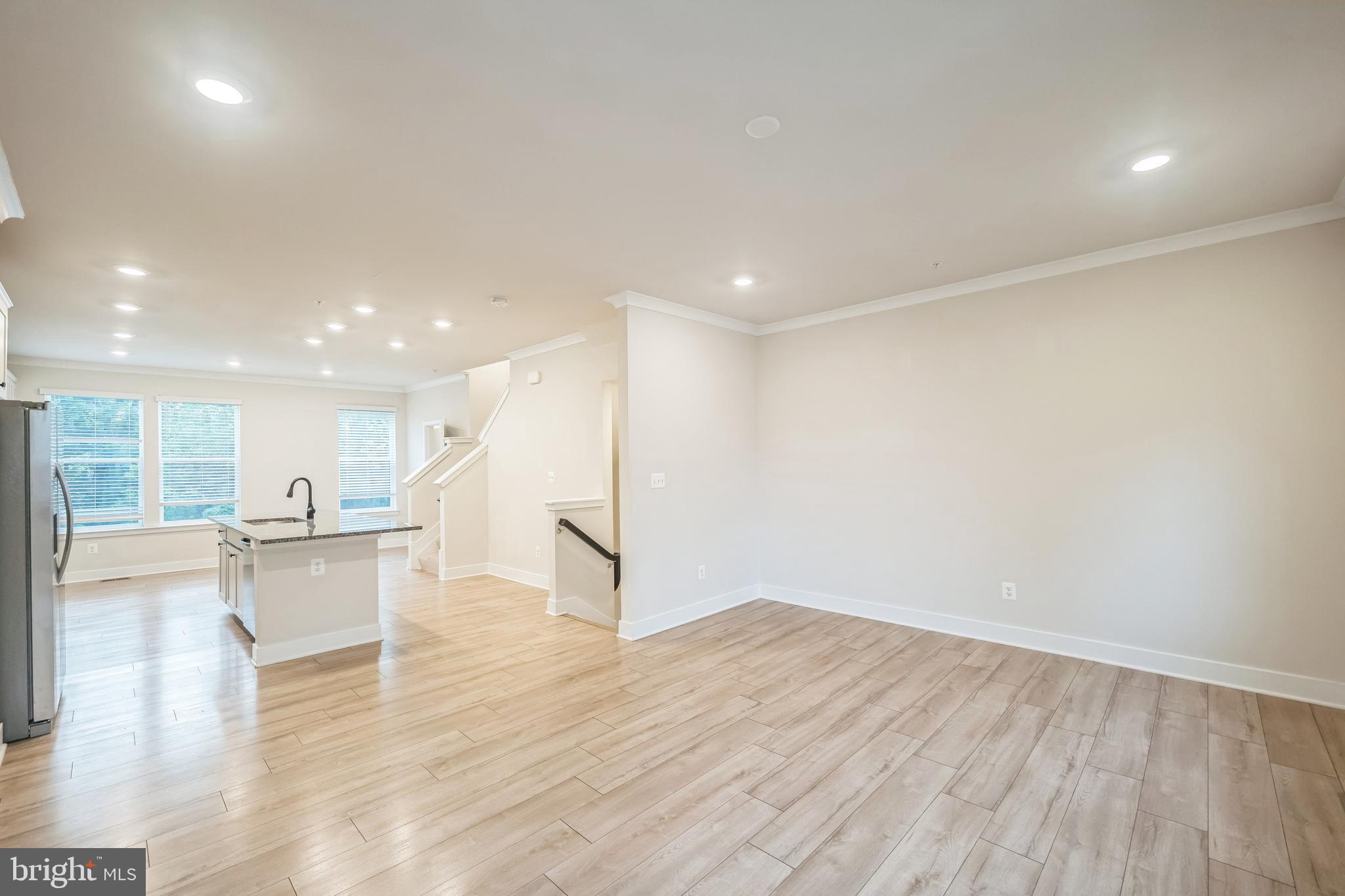 MEDFIELD - Residential