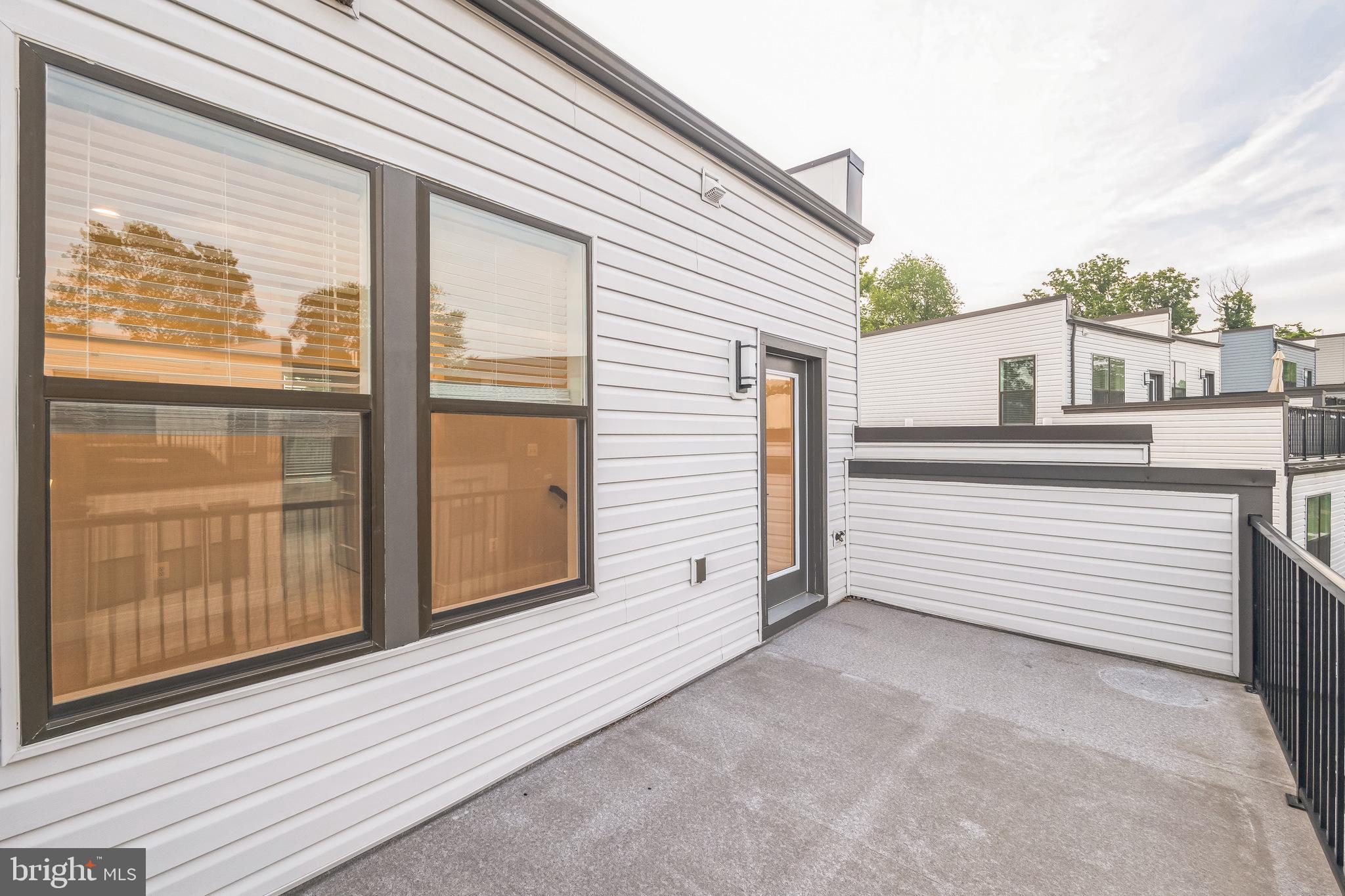 MEDFIELD - Residential