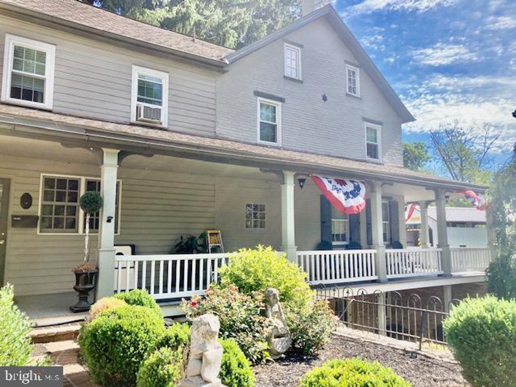 Photo of 100 Middle Creek Road, Lititz, PA 17543 (MLS # PALA2055194)