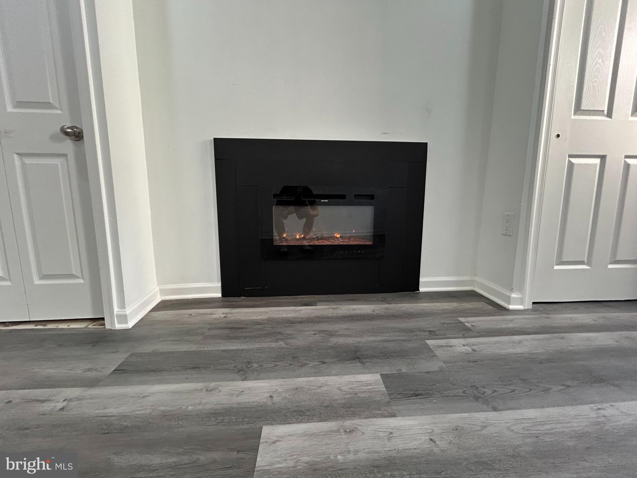 WASHINGTON SQ - Residential Lease