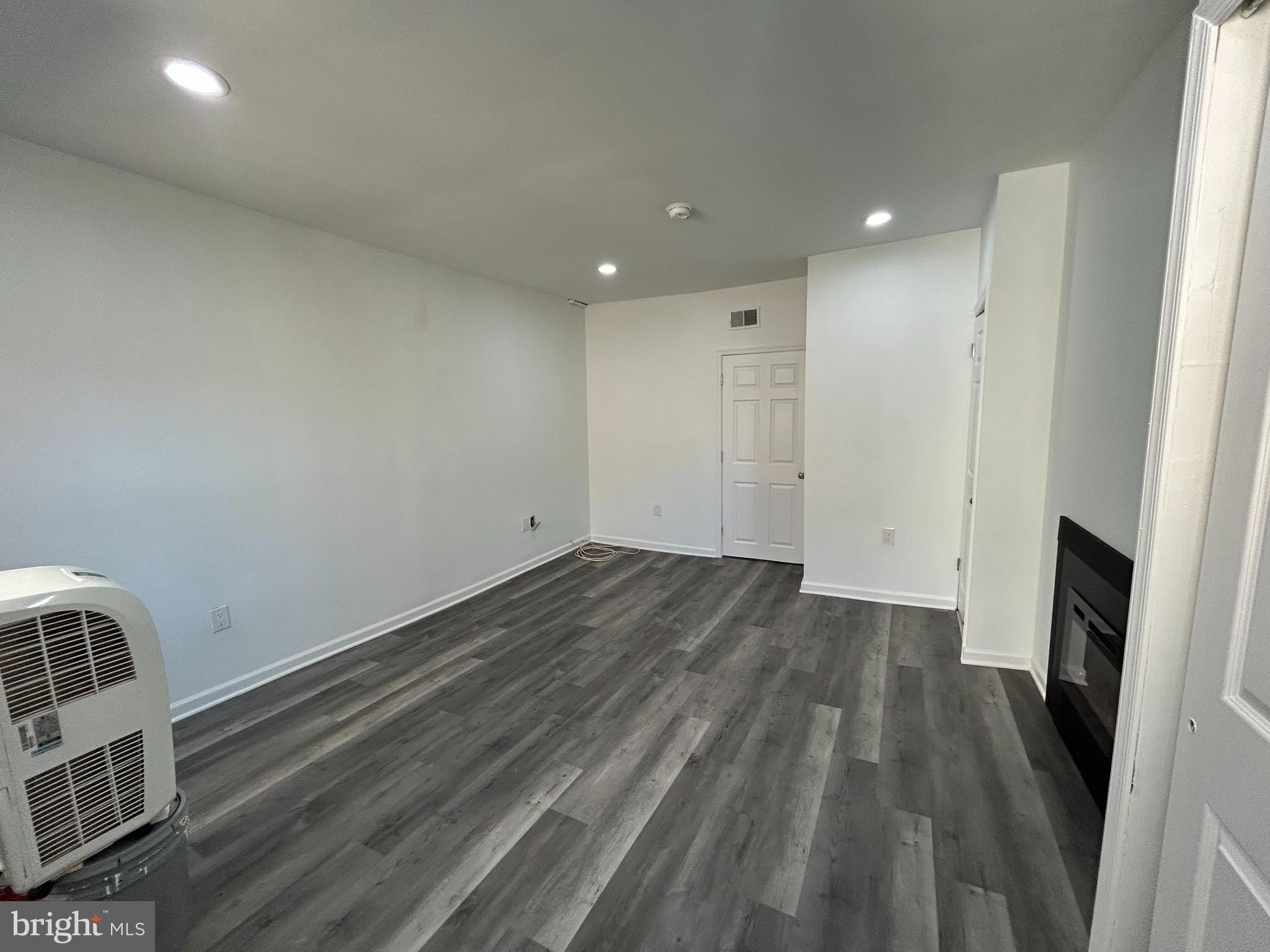 WASHINGTON SQ - Residential Lease