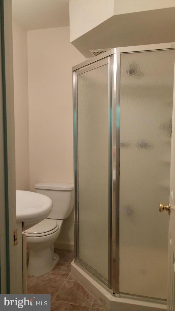 SIGNATURE AT BROADLANDS - Residential Lease