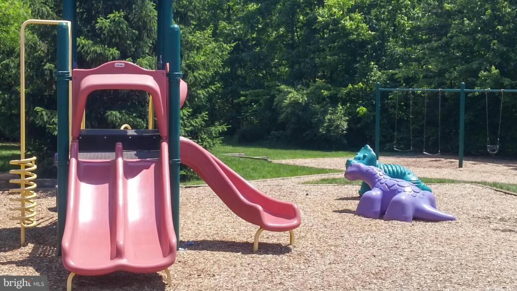 SIGNATURE AT BROADLANDS - Residential Lease