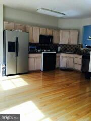 SIGNATURE AT BROADLANDS - Residential Lease