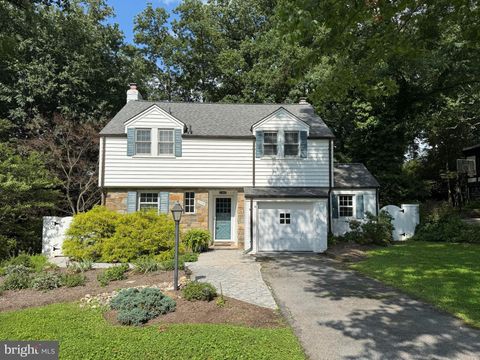 Photo of 9709 W Bexhill Drive, KENSINGTON, MD 20895 (MLS # MDMC2191534)