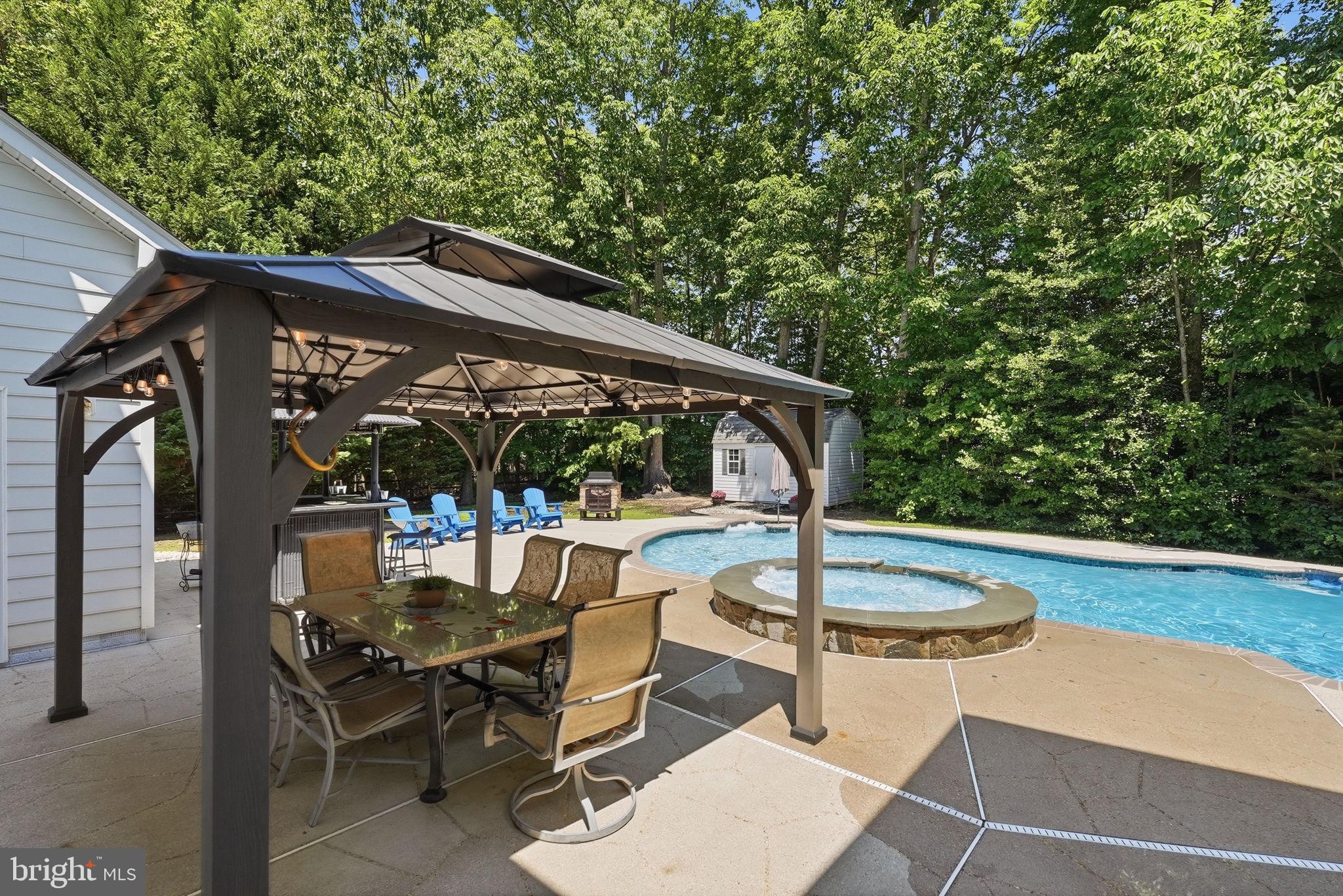 CLASSIC OAKS - Residential