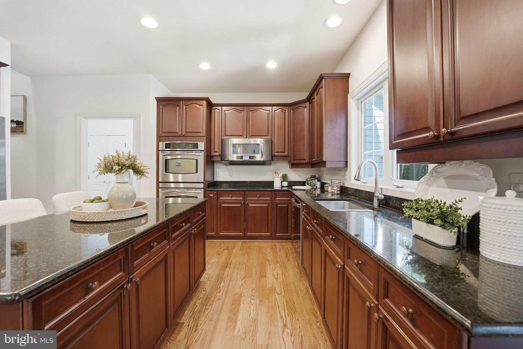 CLASSIC OAKS - Residential