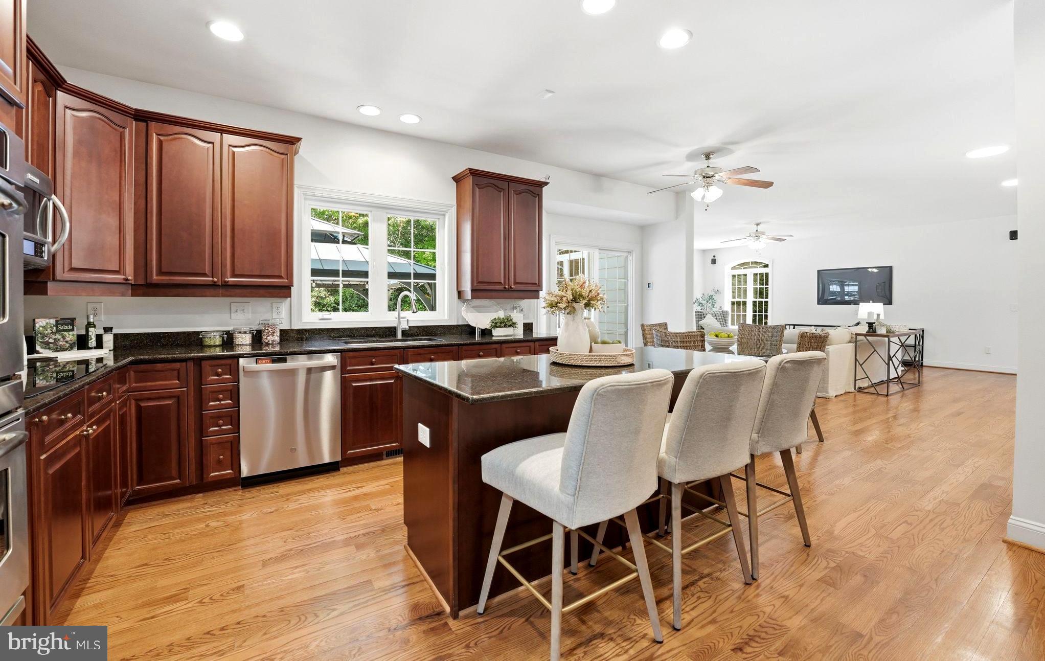 CLASSIC OAKS - Residential