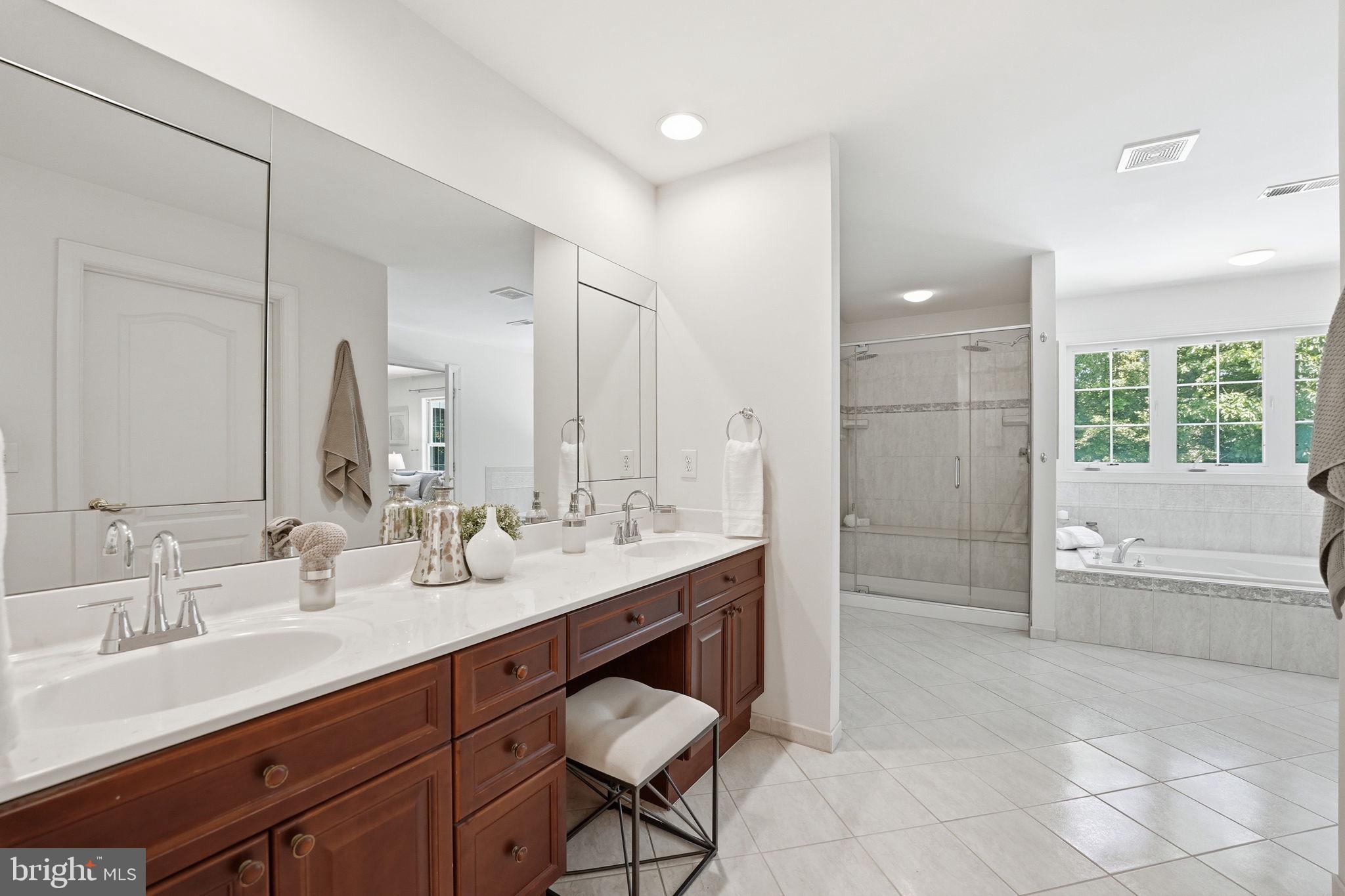 CLASSIC OAKS - Residential