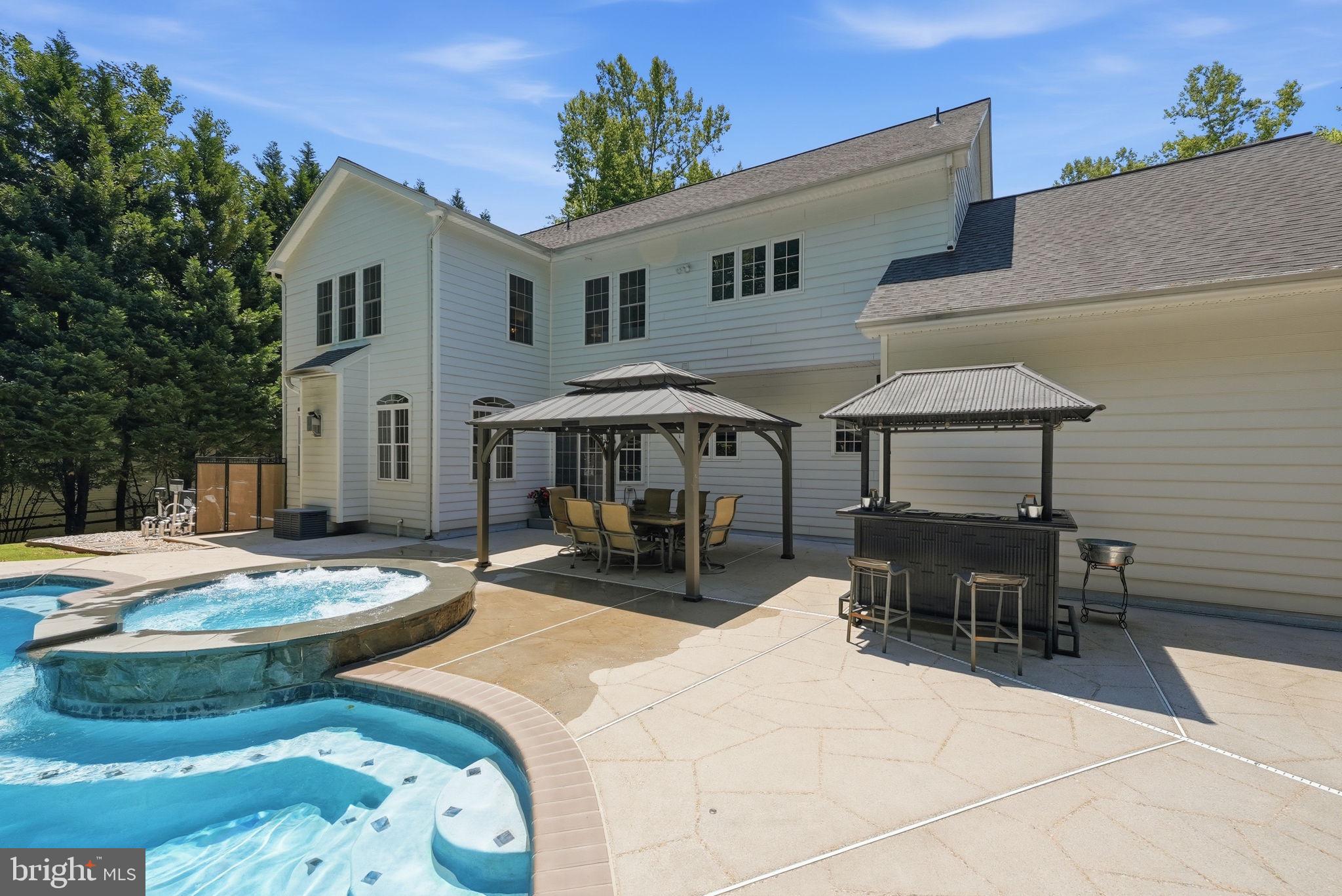 CLASSIC OAKS - Residential