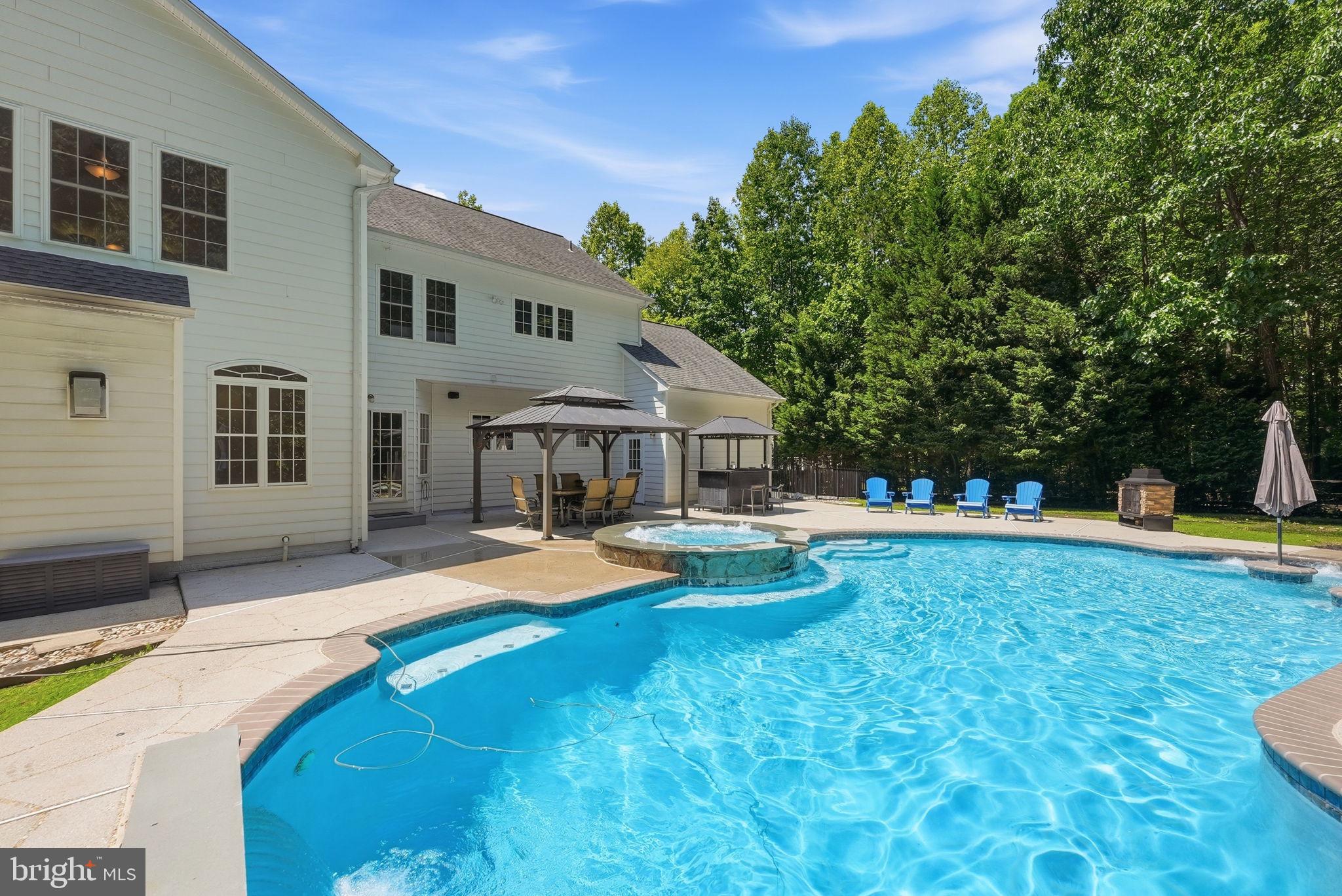CLASSIC OAKS - Residential