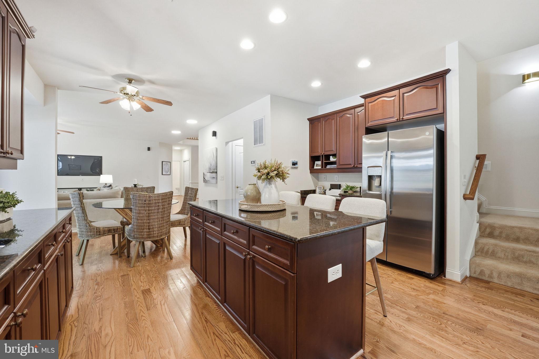CLASSIC OAKS - Residential