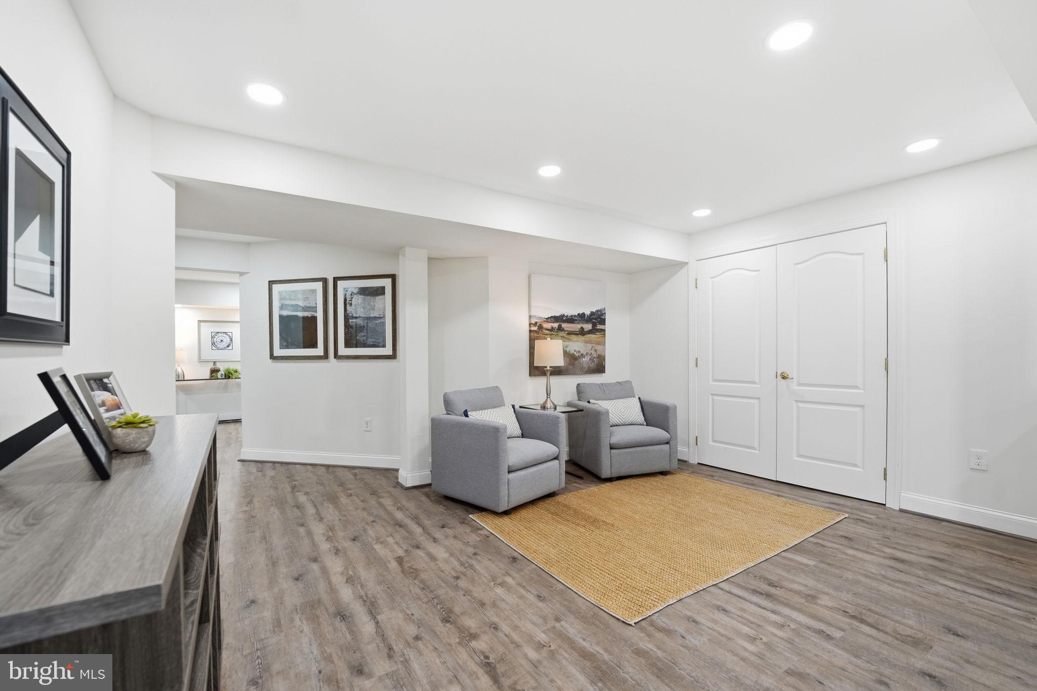 CLASSIC OAKS - Residential