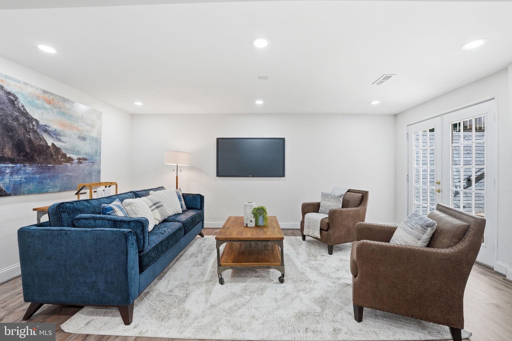CLASSIC OAKS - Residential