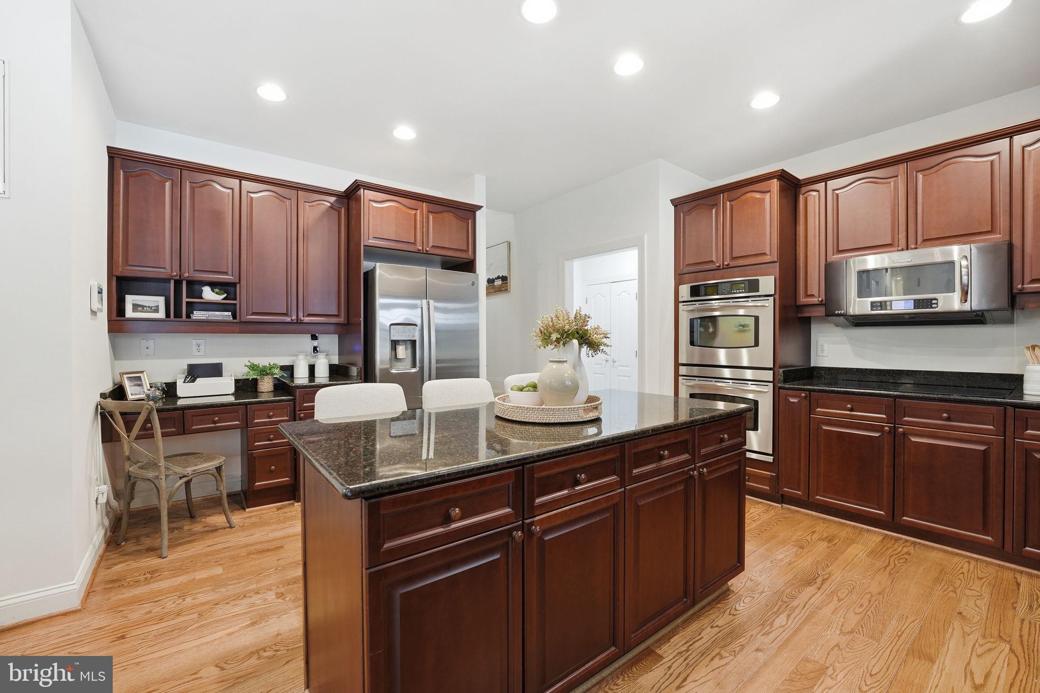 CLASSIC OAKS - Residential